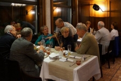 Im Restaurant "Zum grünen Glas"