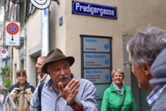 Adrian Naef führt durch Zürich