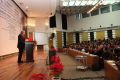 Hildemar Holl richtet sein Grußwort an die Symposiumsteilnehmer